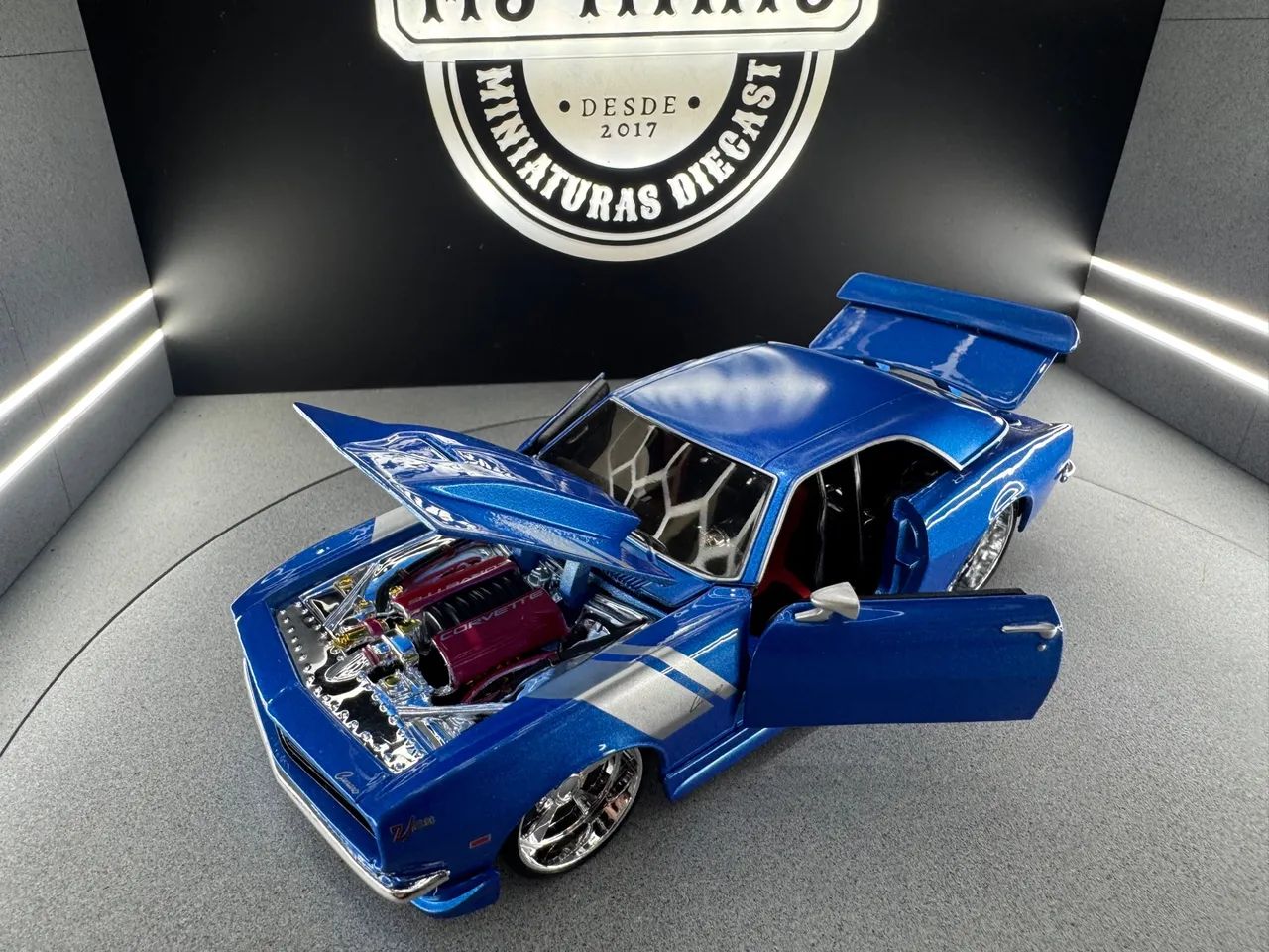 Miniatura Carro Clássico Camaro Z/28 escala 1/24 maisto - Foto 5