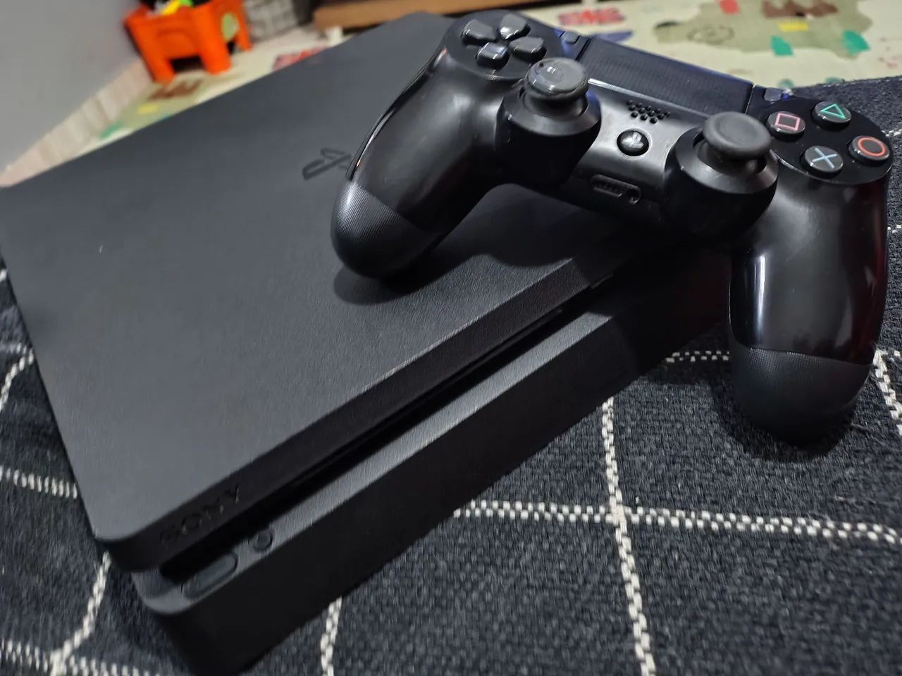 Playstation 4 Slim - 500gb + mídias físicas