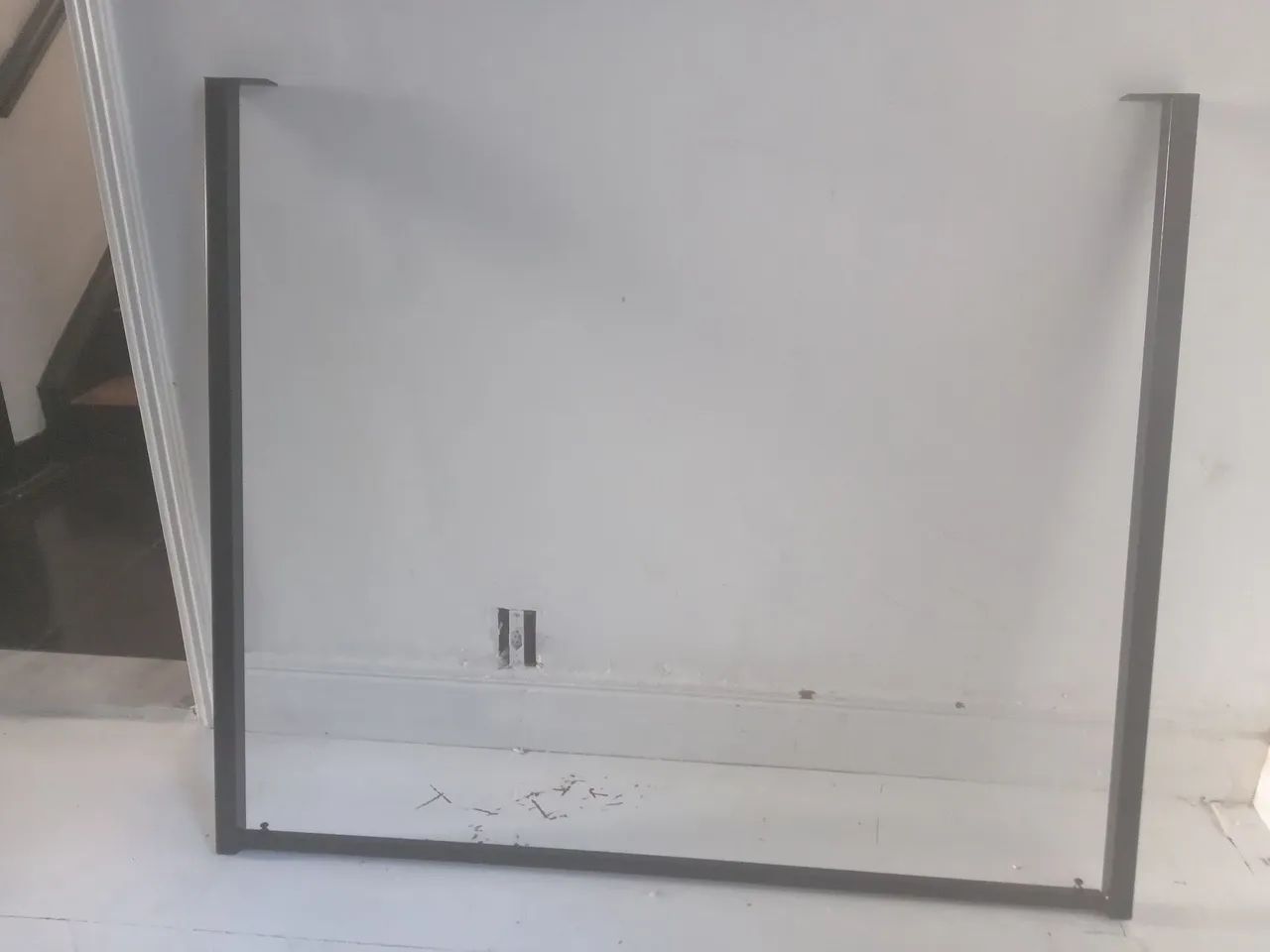 Arara de teto para roupas