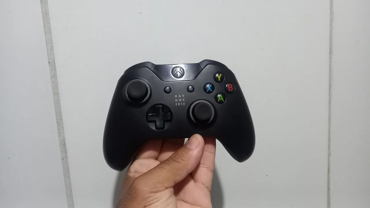 Controle Xbox One Day One 2013