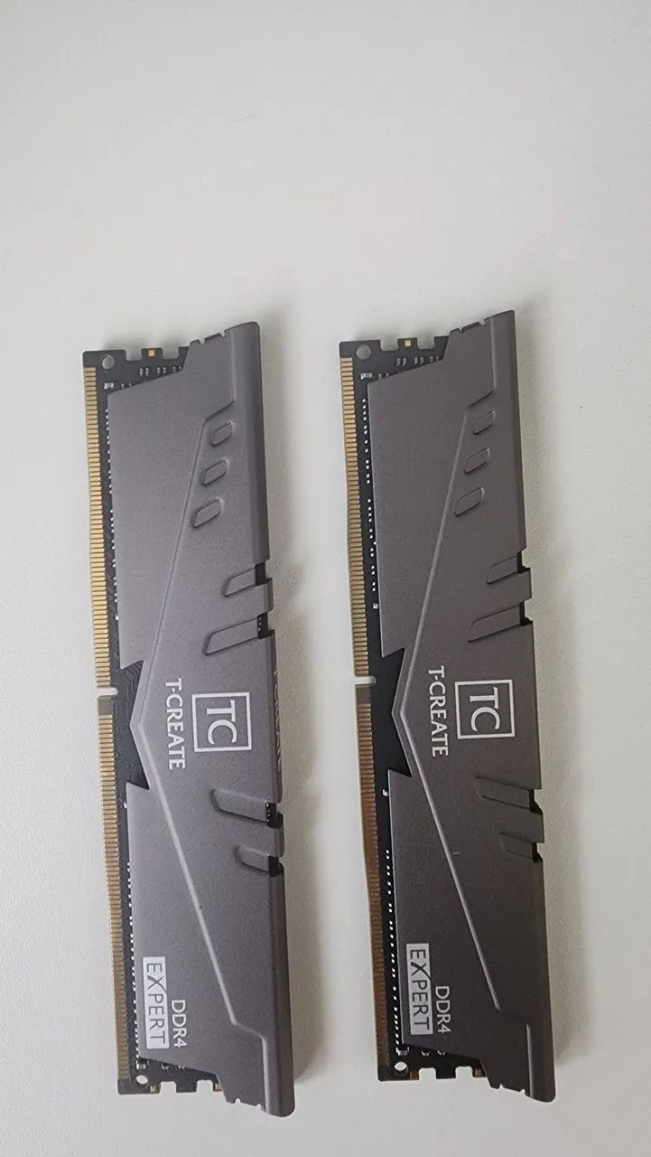 Vendo kit de memória TeamGroup T-Force 32GB (2×16GB) DDR4 3600MHz