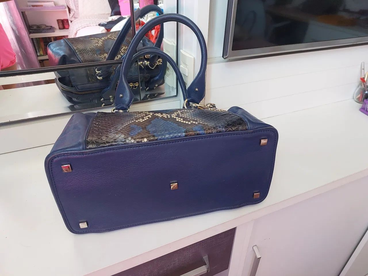 Bolsa Victor Hugo Azul com Estampa de Cobra - Foto 3