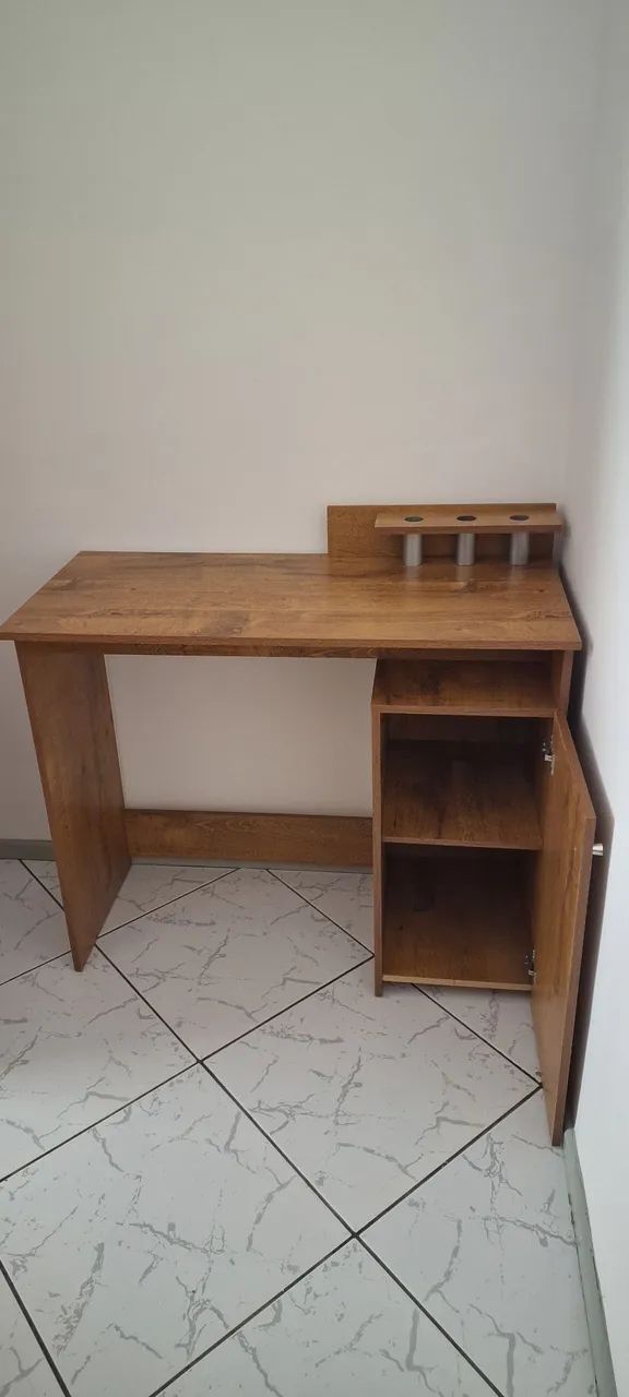 Escrivaninha, mesa para computador com 1 porta. - Foto 2