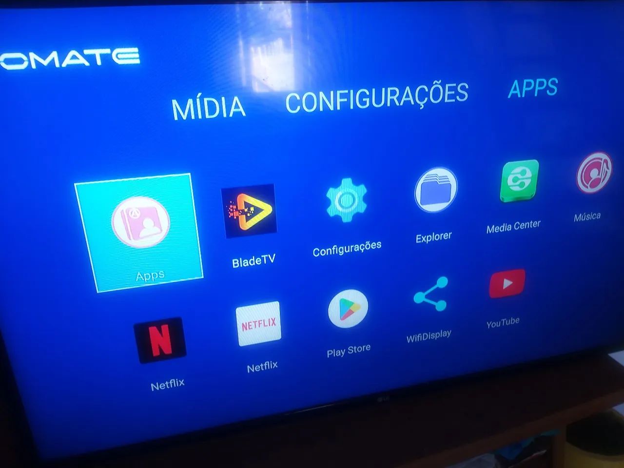 Tv de led lg 49 polegadas nao é smart. 