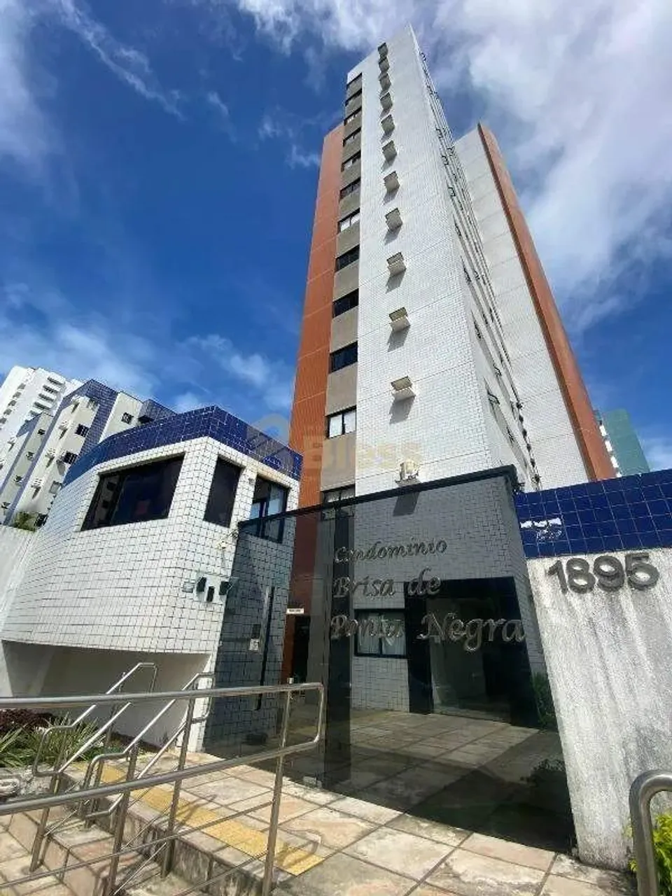Apartamento com 4 quartos sendo 2 Semi suítes, Condomínio Brisa de Ponta Negra- Natal