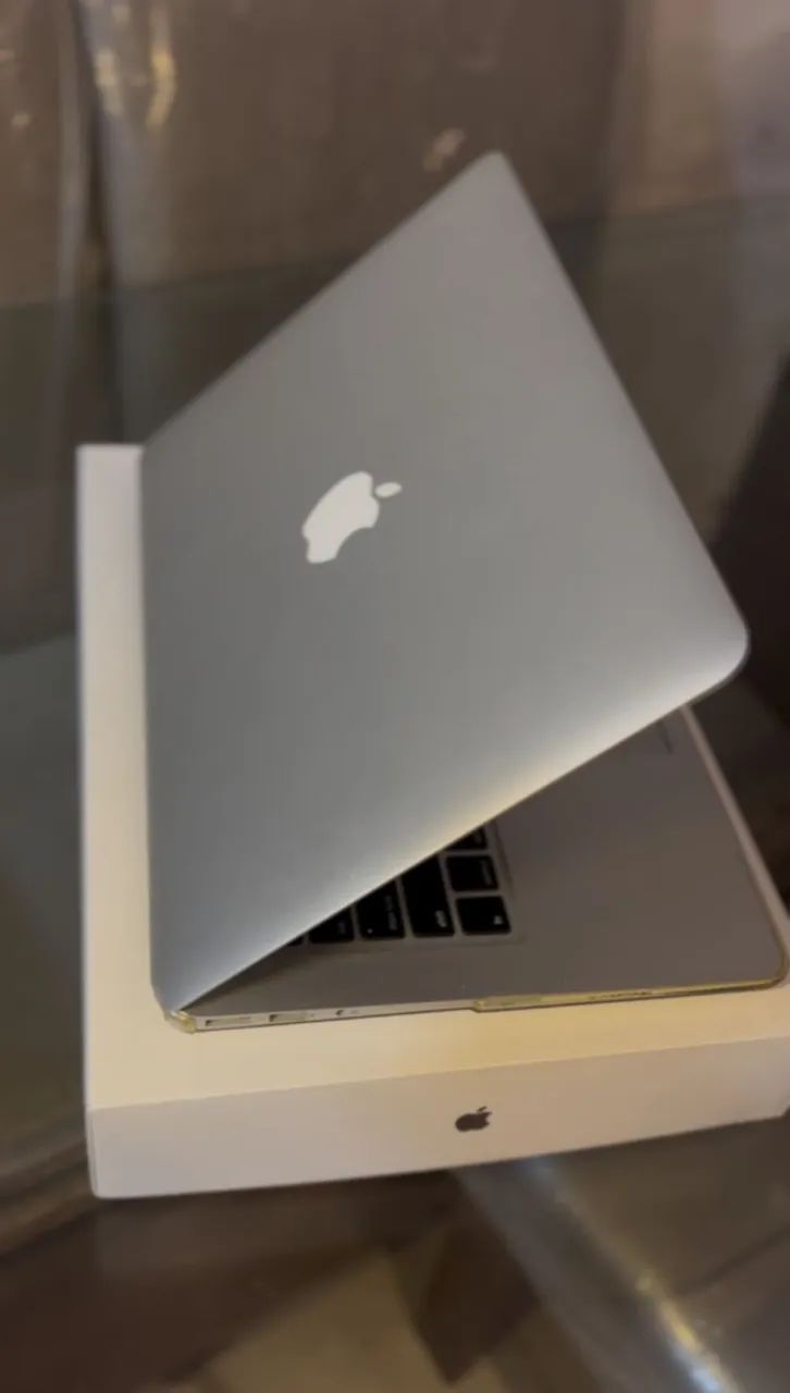 MacBook Air (13-inch, 2017)