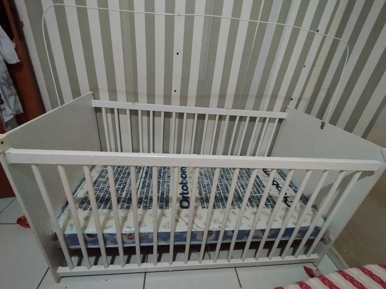 Berço Infantil Branco com Grade Segura
