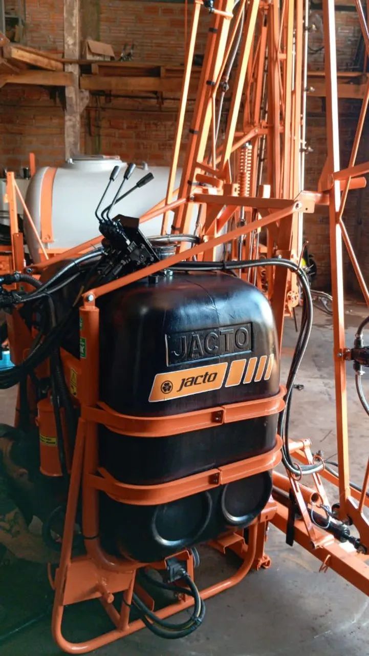 PULVERIZADOR JACTO 600 LT.
