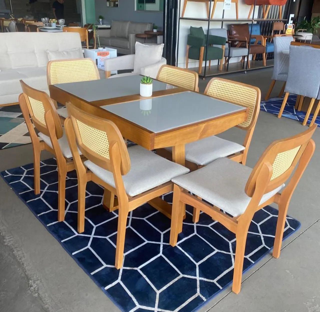 Mesa de Jantar de Madeira com 6 Cadeiras olga - belíssima  - Foto 2