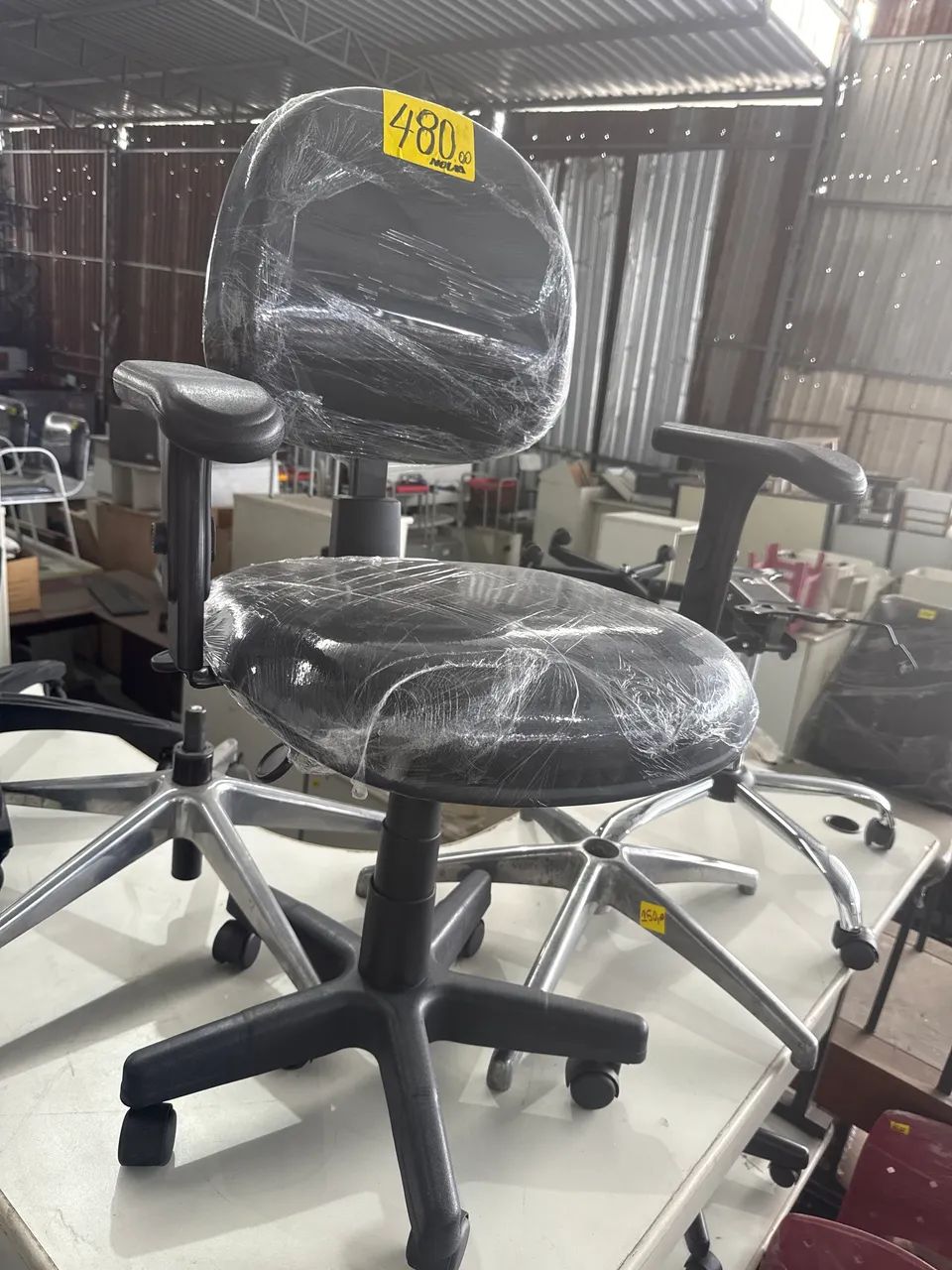 Cadeira escritório ergonomica nova 