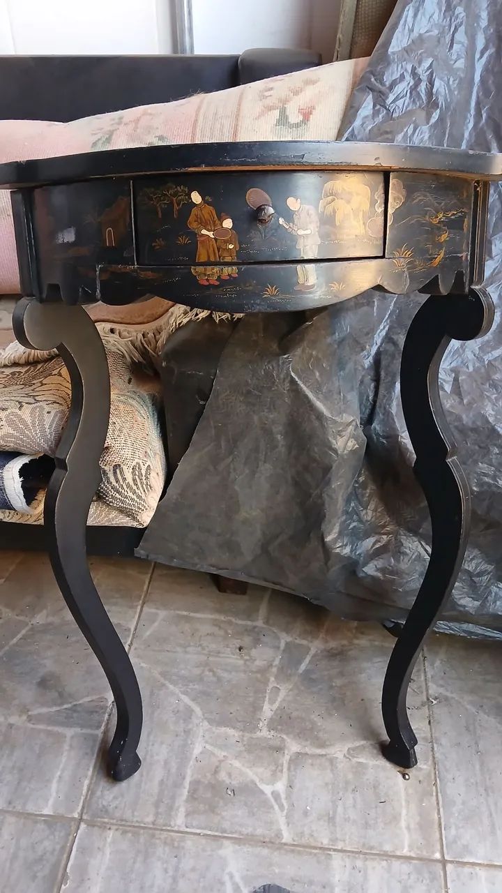 Mesa de canto antiga estilo cines