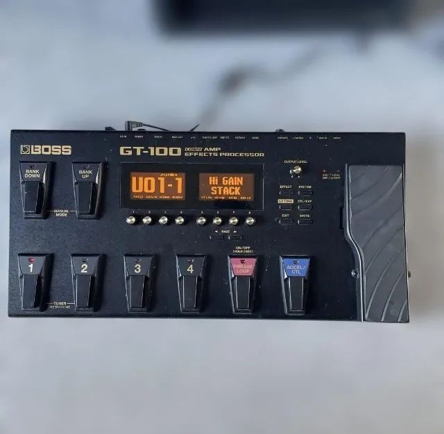 Pedaleira BOSS GT-100