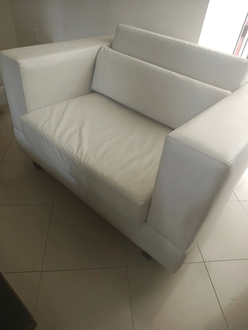 2 Sofá grande  de couro semi nova
