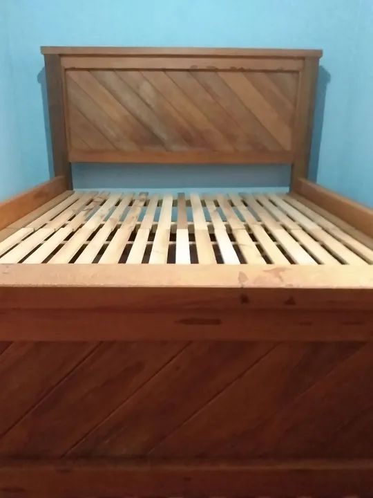 Queen-Size Bed467360556757831683