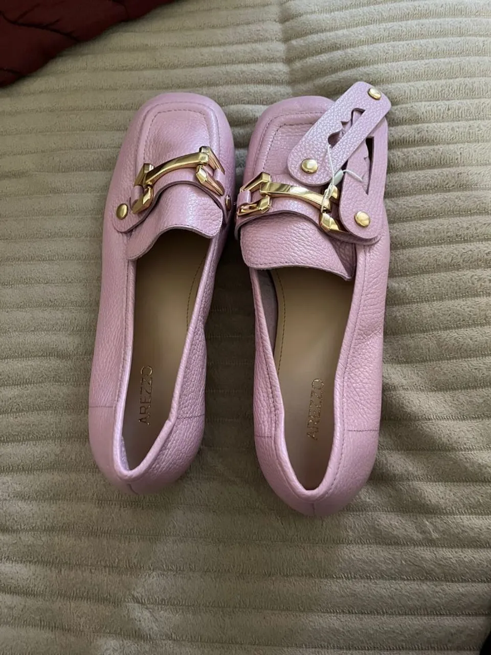 Sapatilha Arezzo Rosa com Detalhes Dourados