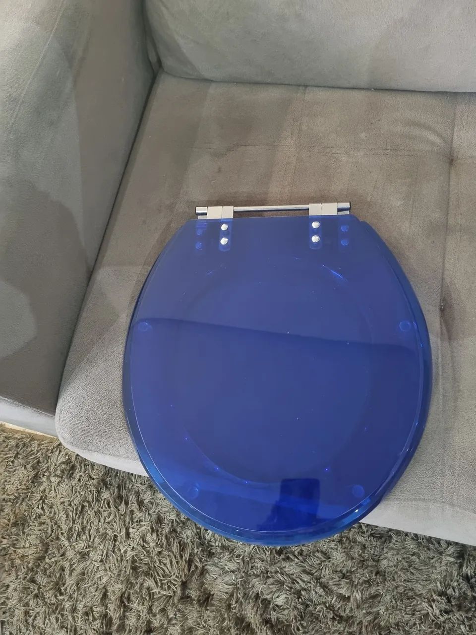 Tampa de vaso sanitário azul em acrílico 