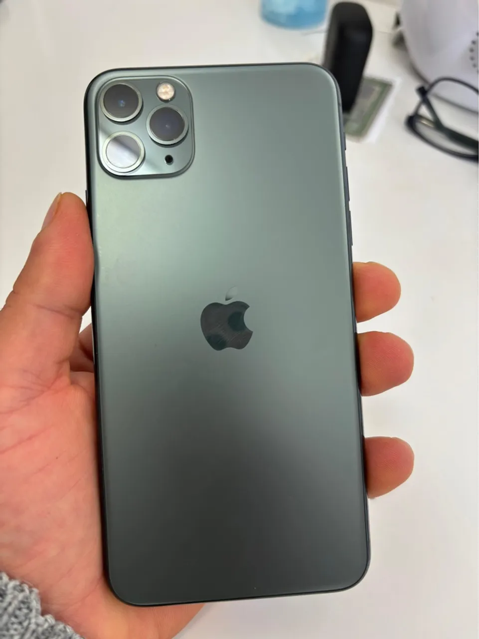 iPhone 11 Pro Max verde impecável