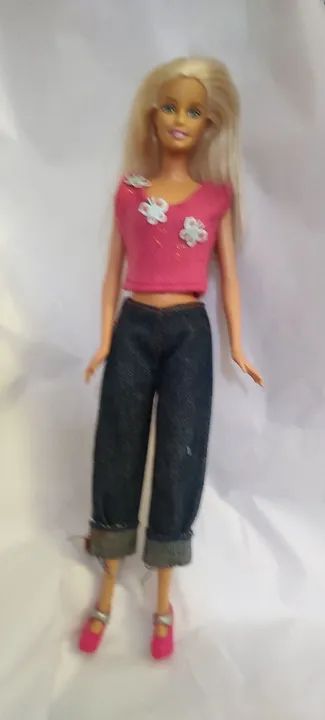 Boneca Barbie - Roupa Jean (usada) B34s e Blusa Rosa