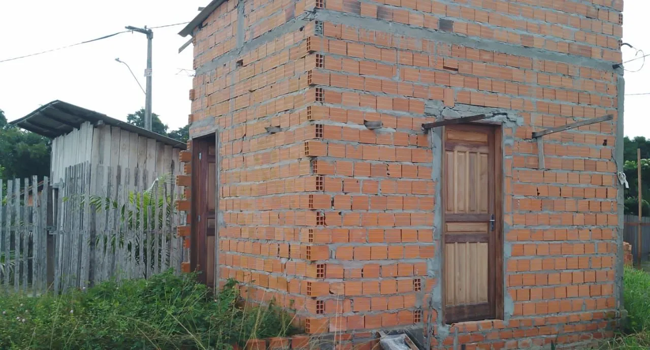 Terreno,com um quarto.