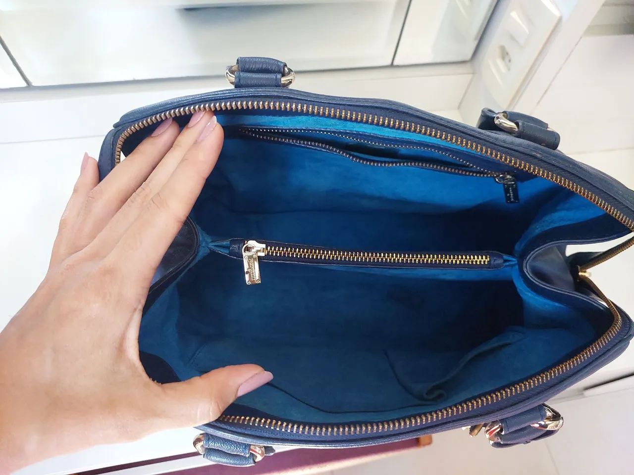 Bolsa Victor Hugo Azul com Estampa de Cobra - Foto 4