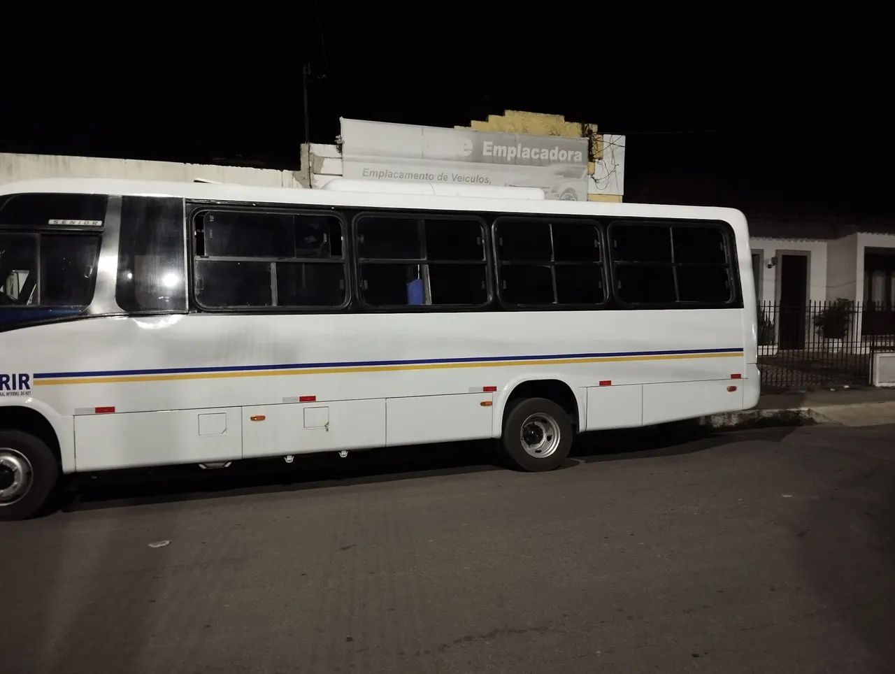 Micro ônibus conservado 