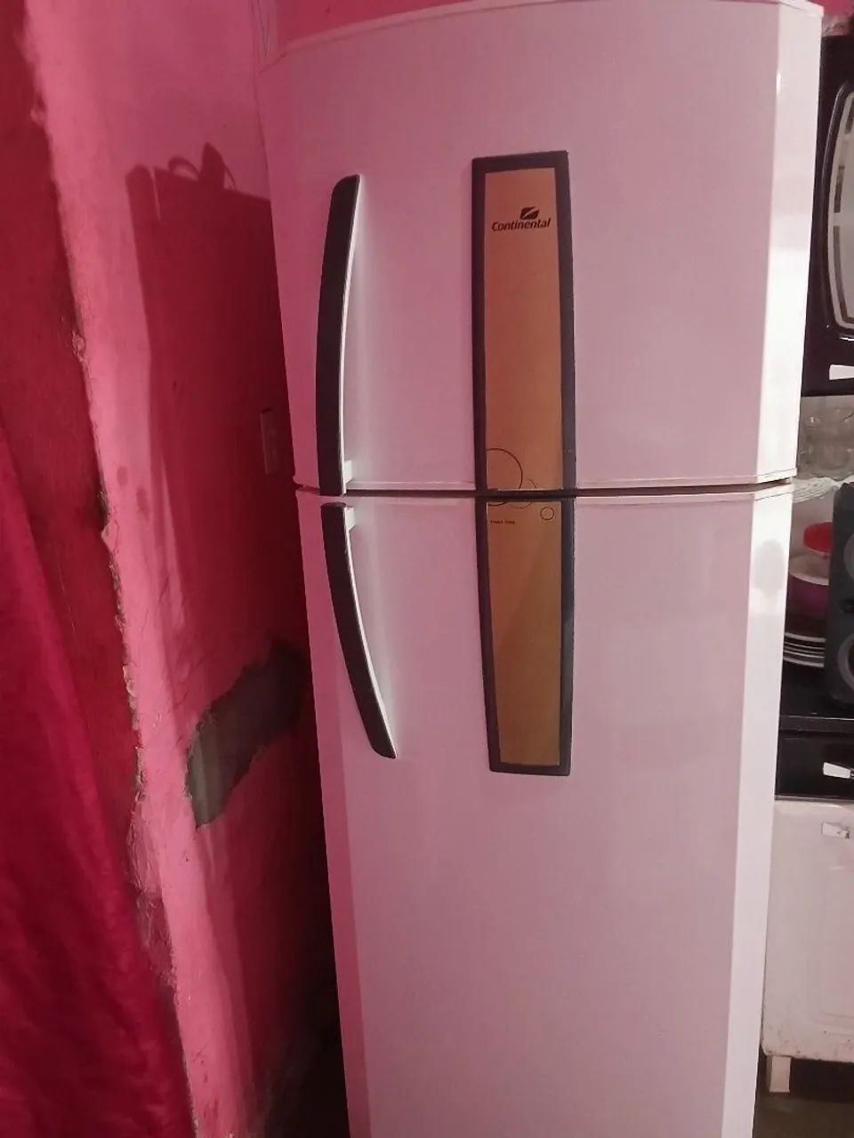 Vendo uma geladeira continental 