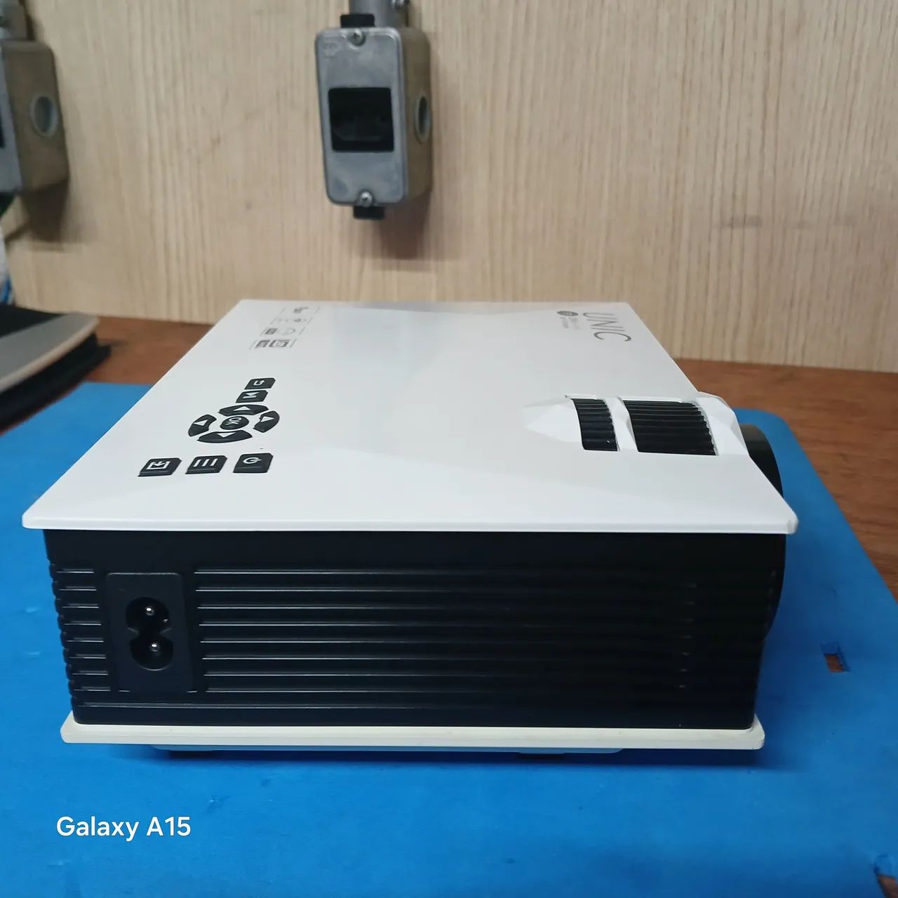 Projetor UNIC - Ótima Qualidade!