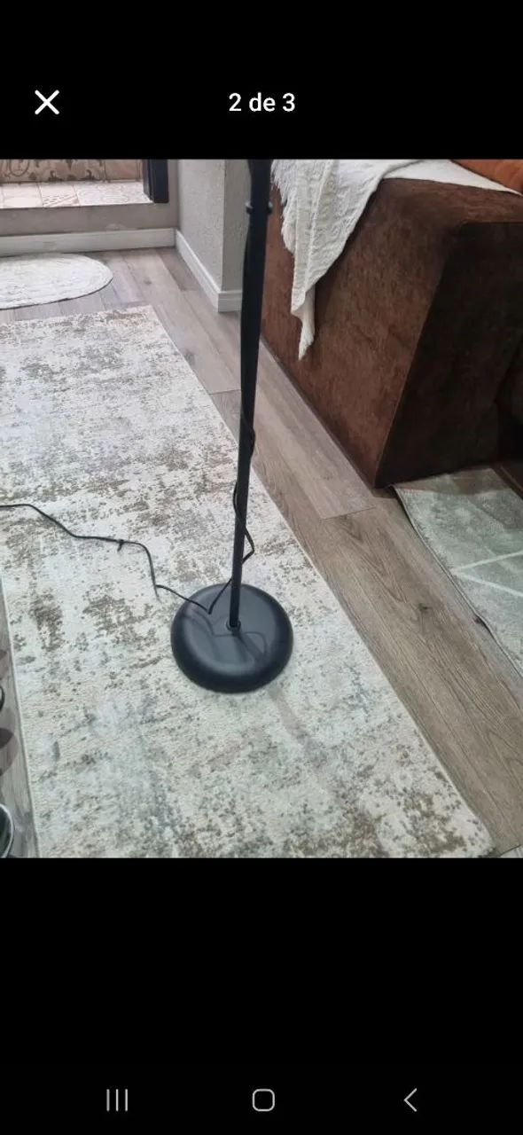 Luminária de chão com cúpula branca - Foto 2