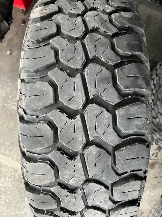Pneus DELINTE  285/70/17