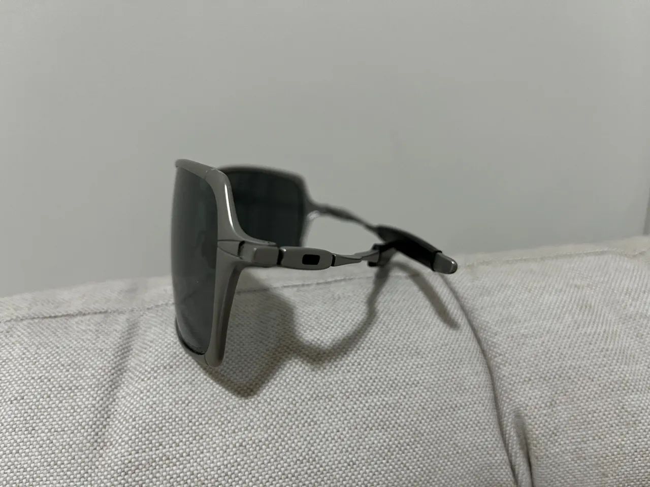 Óculos de Sol Oakley - Titanium - Unissex - Foto 2