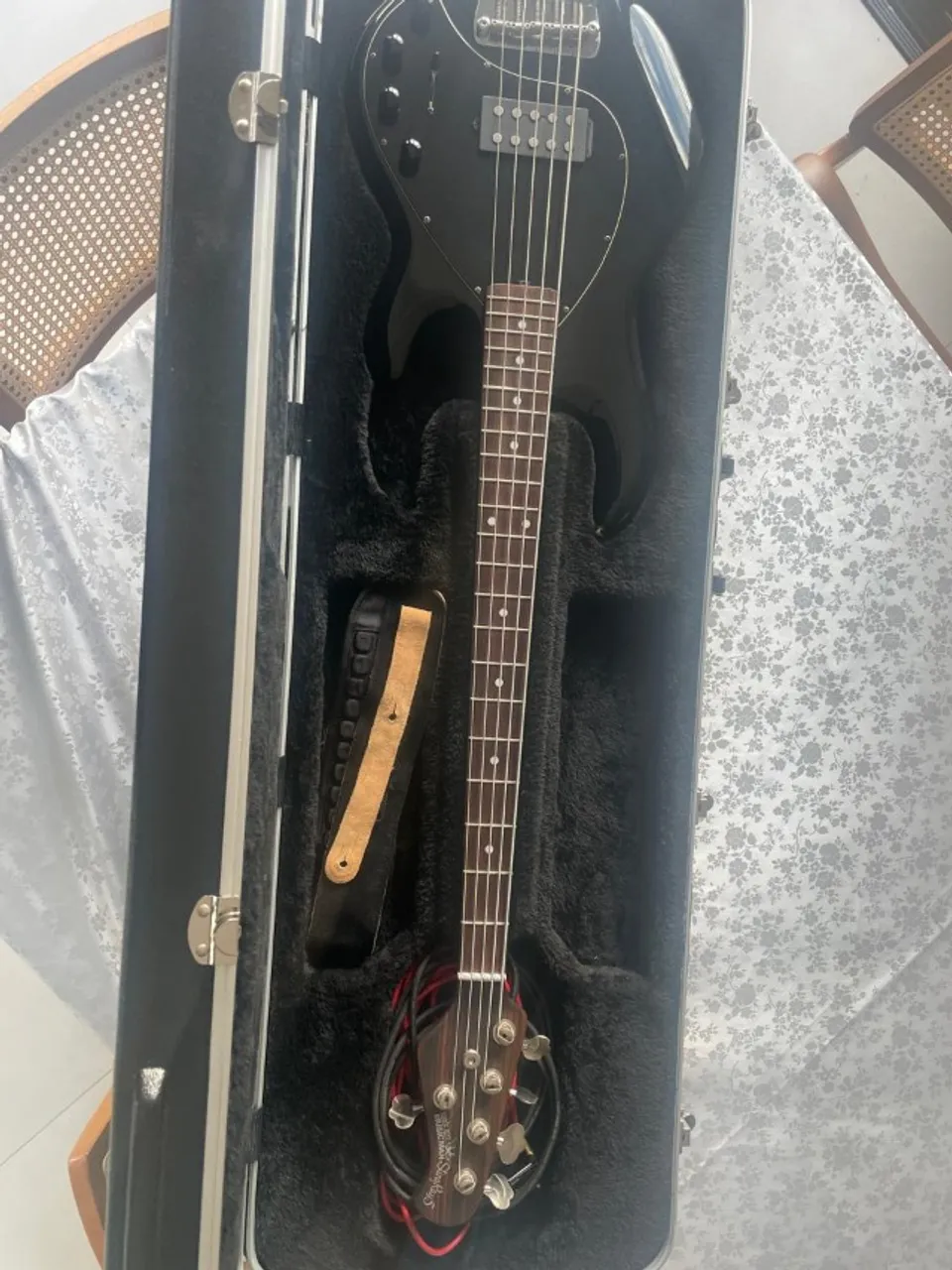 Baixo Musicman Ernie Ball Stingray Five (Usado)