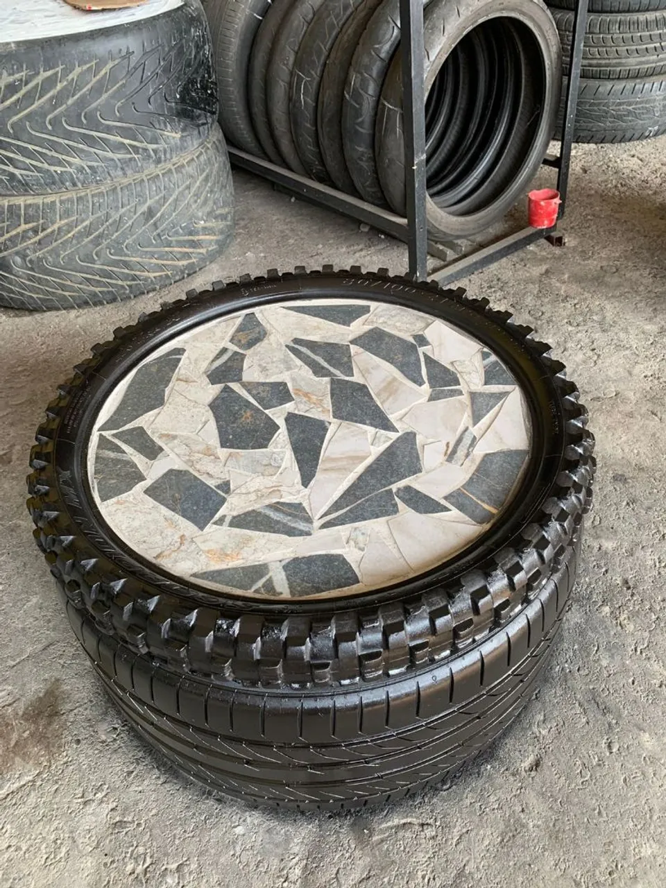 Mesas/Bancos com Pneus - Ideal pra Jardim, Varanda ou Oficina!<br>
