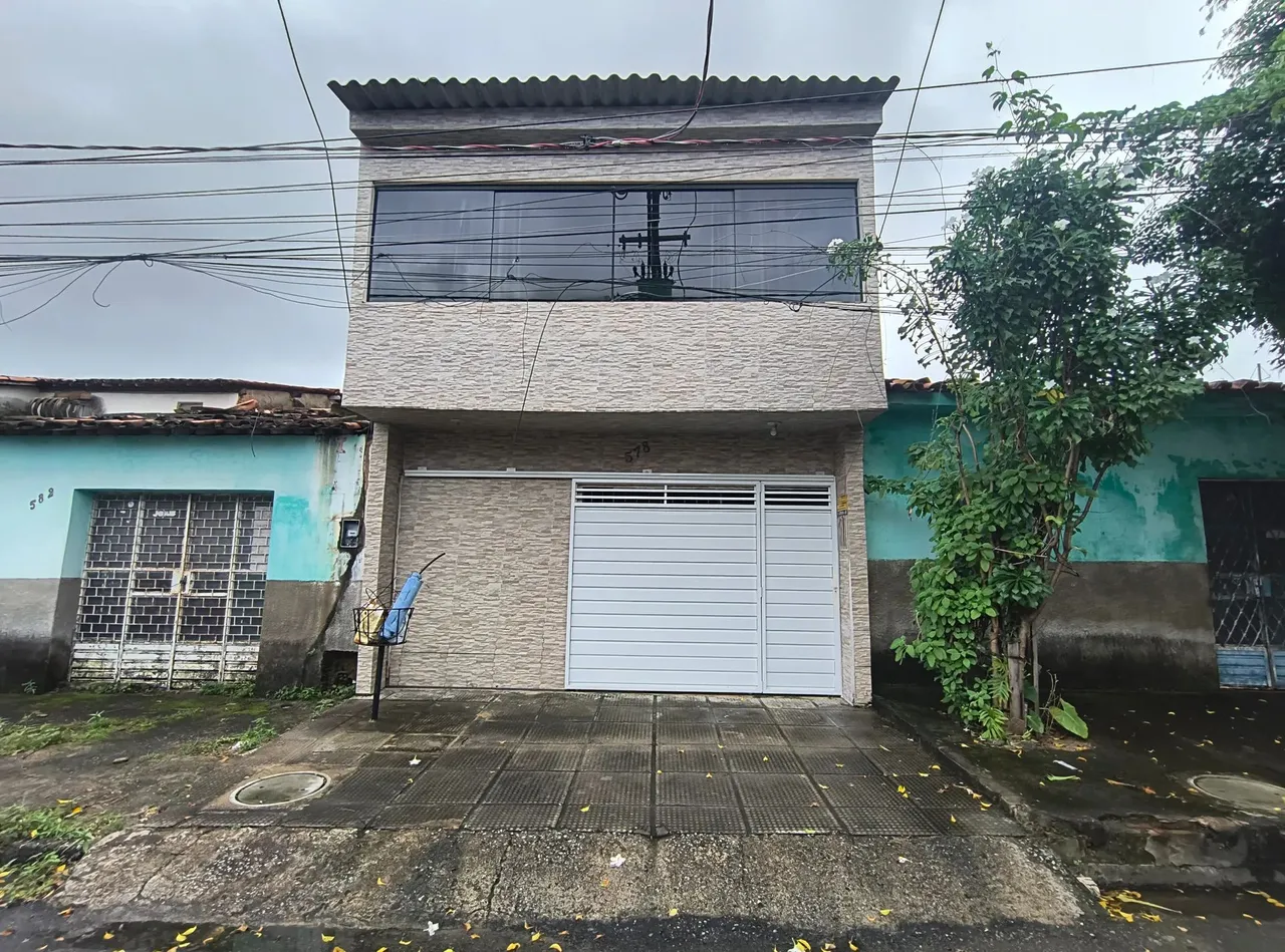 IMPERDÍVEL! Lindo Duplex à Venda com Piscina e Garagem para 4 Carros!
