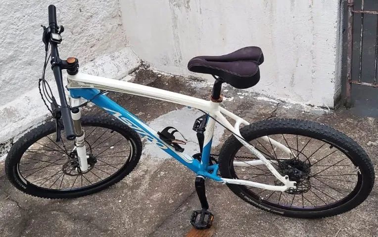 Bicicleta 26" 30v Shimano SLX/Deore Freio a Disco Hidráulico - Astro - Foto 4