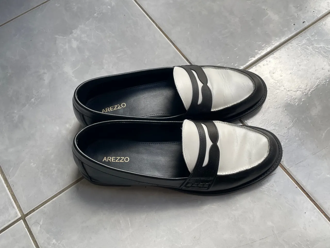 Sapatilha Mocassim Arezzo Preto e Branco