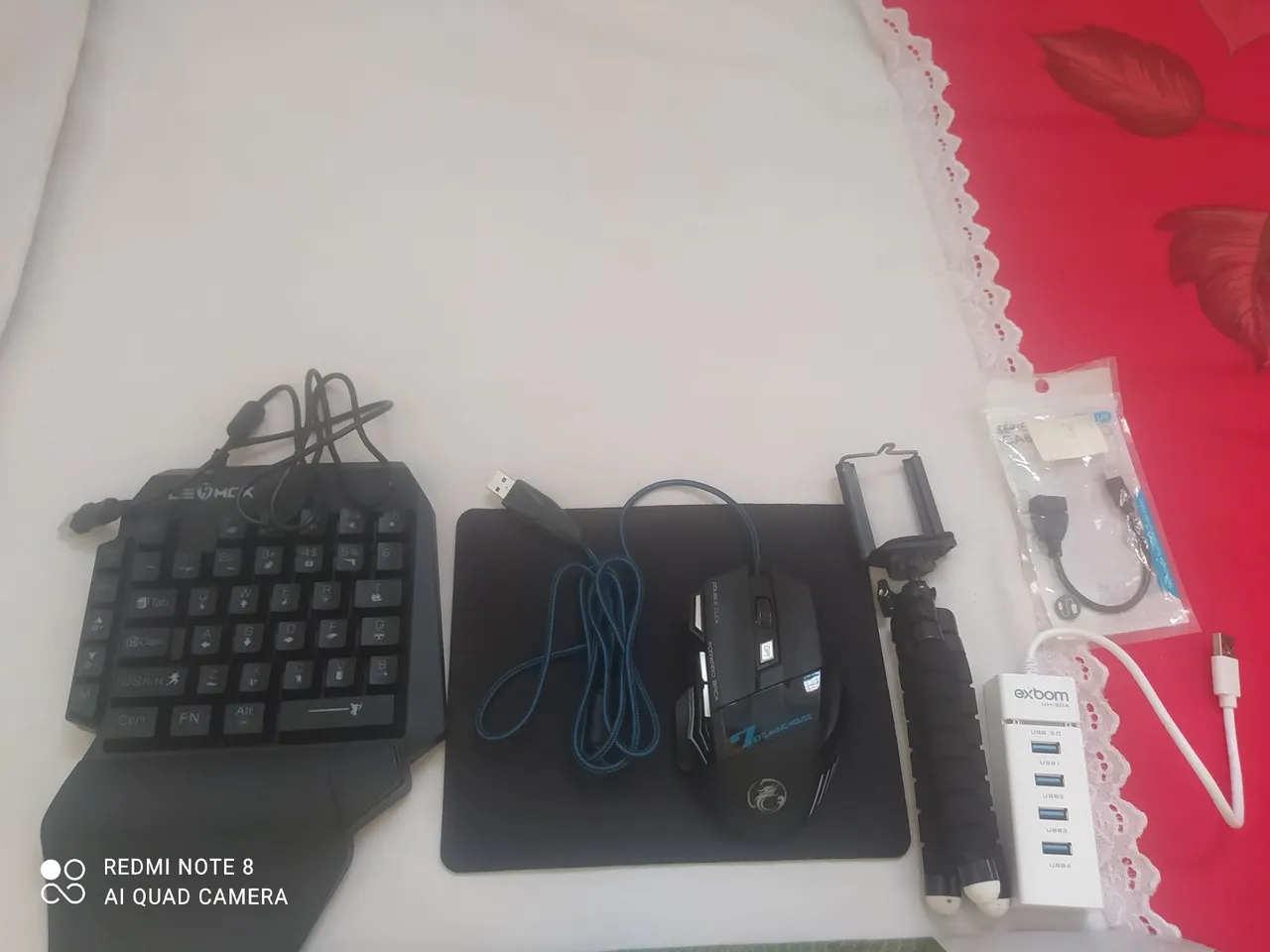 Kit Gamer: Teclado, Mouse, Mousepad, Hub USB e Tripé