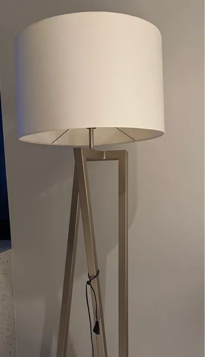 Luminária de chão moderna e elegante - Foto 3