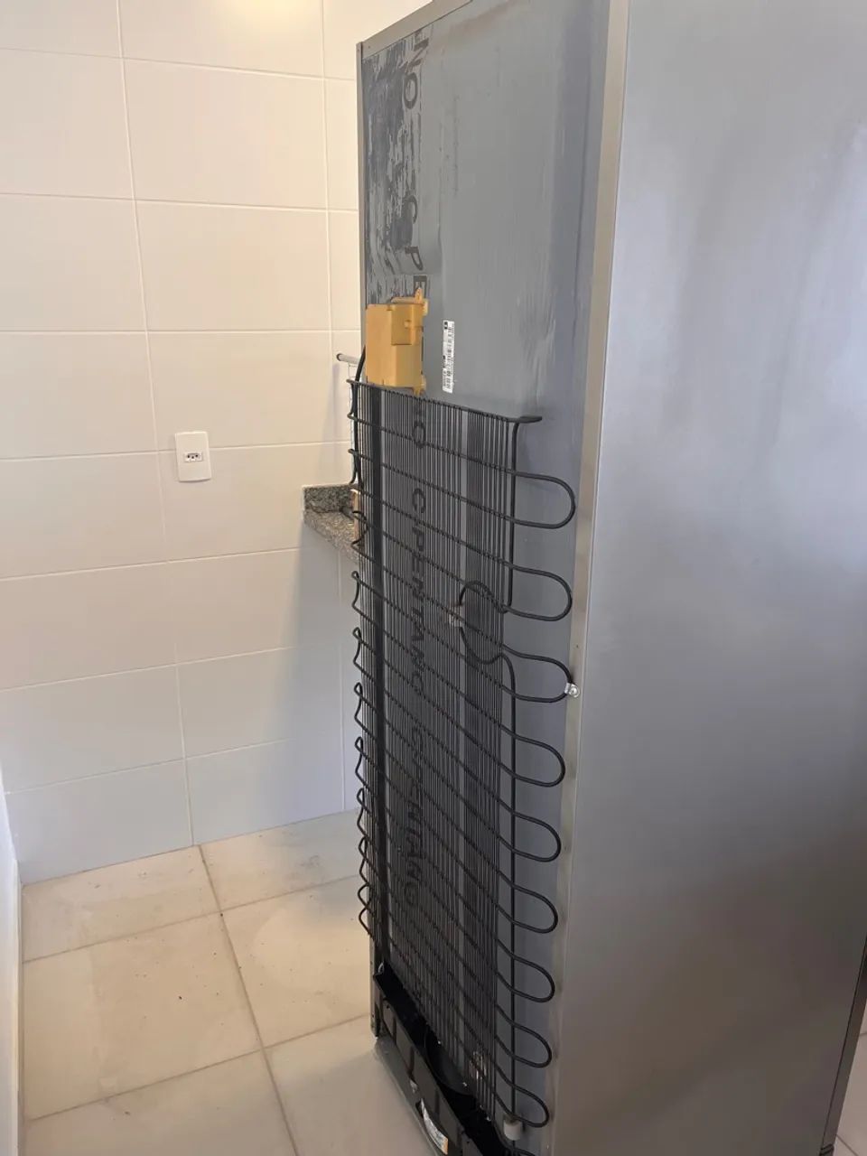 Geladeira Electrolux Cinza COM DEFEITO - Foto 3