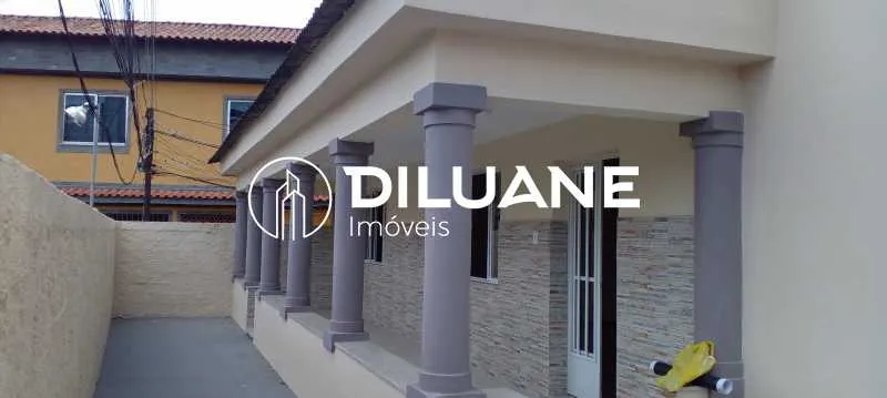Diluane Imóveis Vende. Excelente localização. Casa ampla com varandão. Quintal médio inter