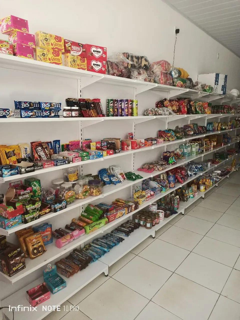 Estantes de aço para organizar seu negócio