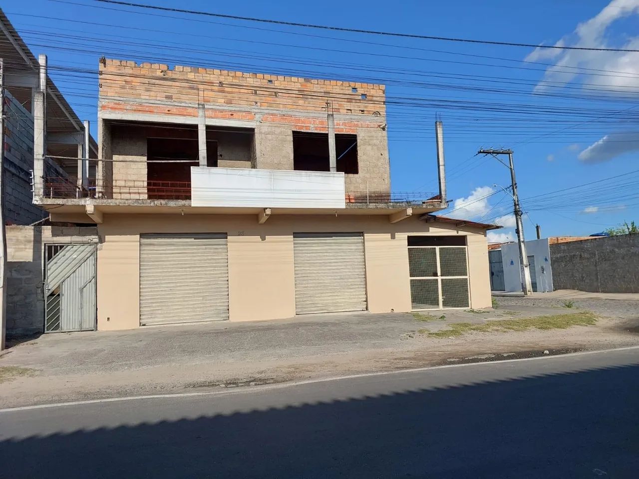 Ponto comercial + 2 casas