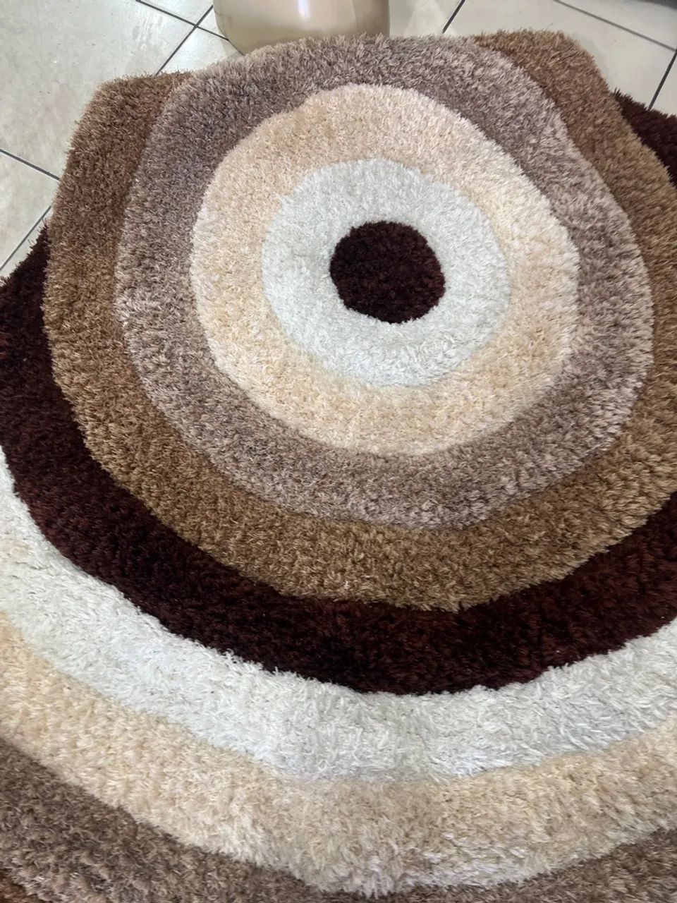 Tapete marrom degrade medindo 1,50x2,00