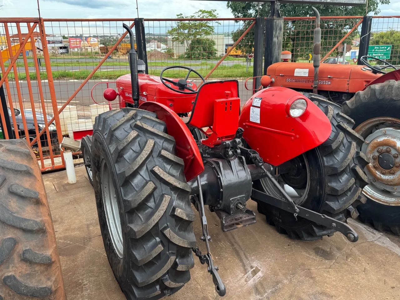 Trator Agrícola Usado MF50X ano 1971 - Foto 4