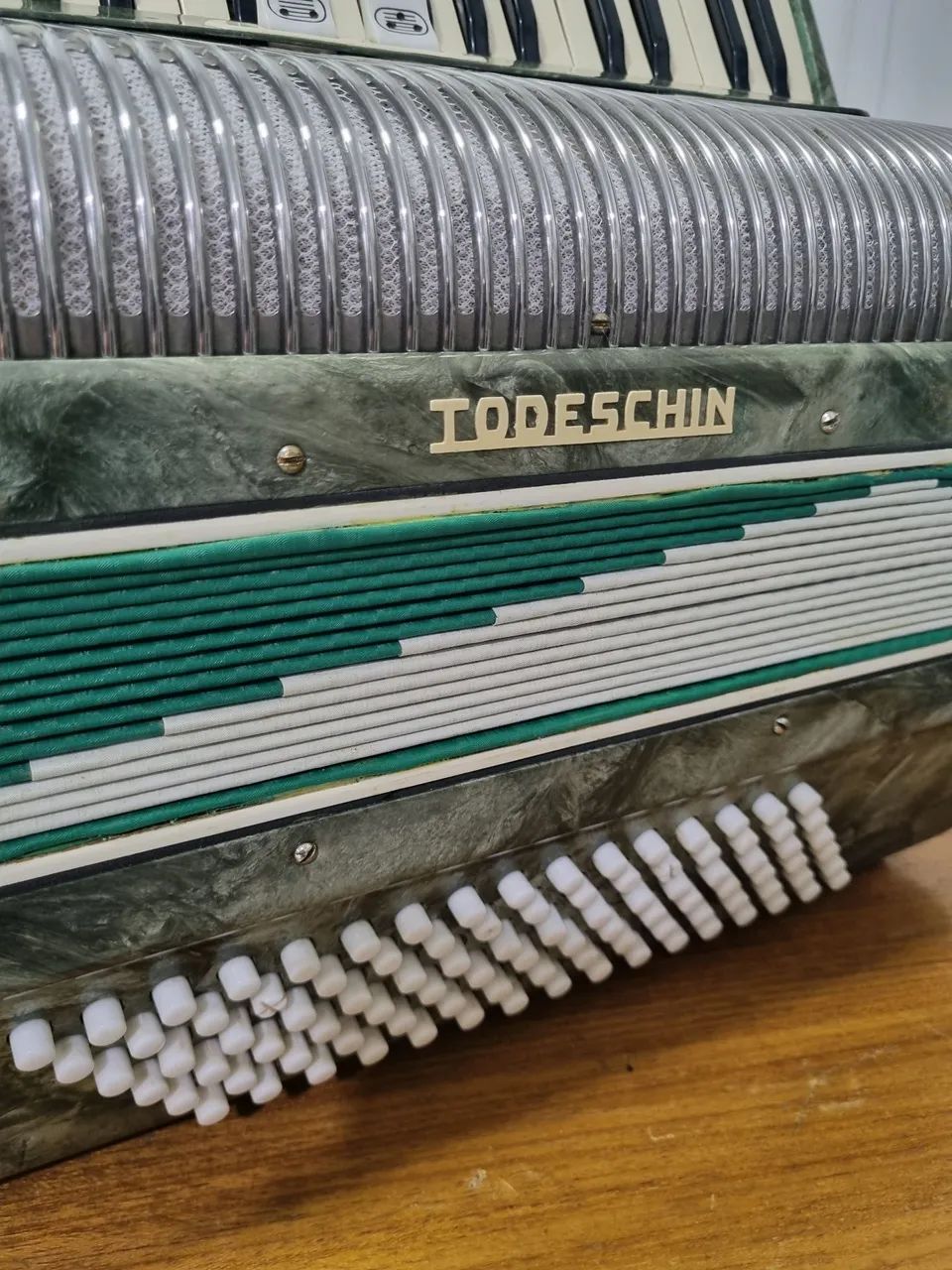 Acordeão Todeschin 96 baixos - Relíquia  - Foto 3