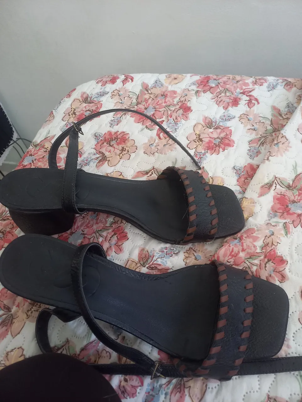 Sandália Feminina Preta com Detalhes