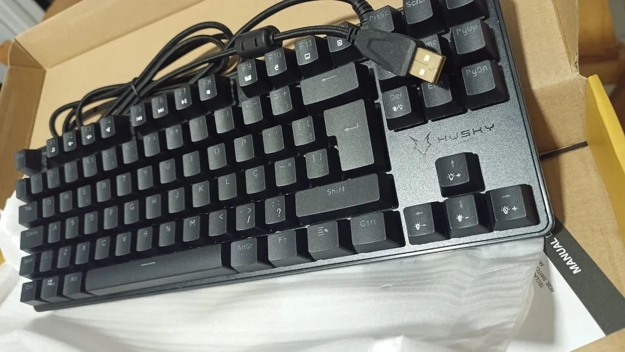 Teclado mecânico Husk Snow 70% 