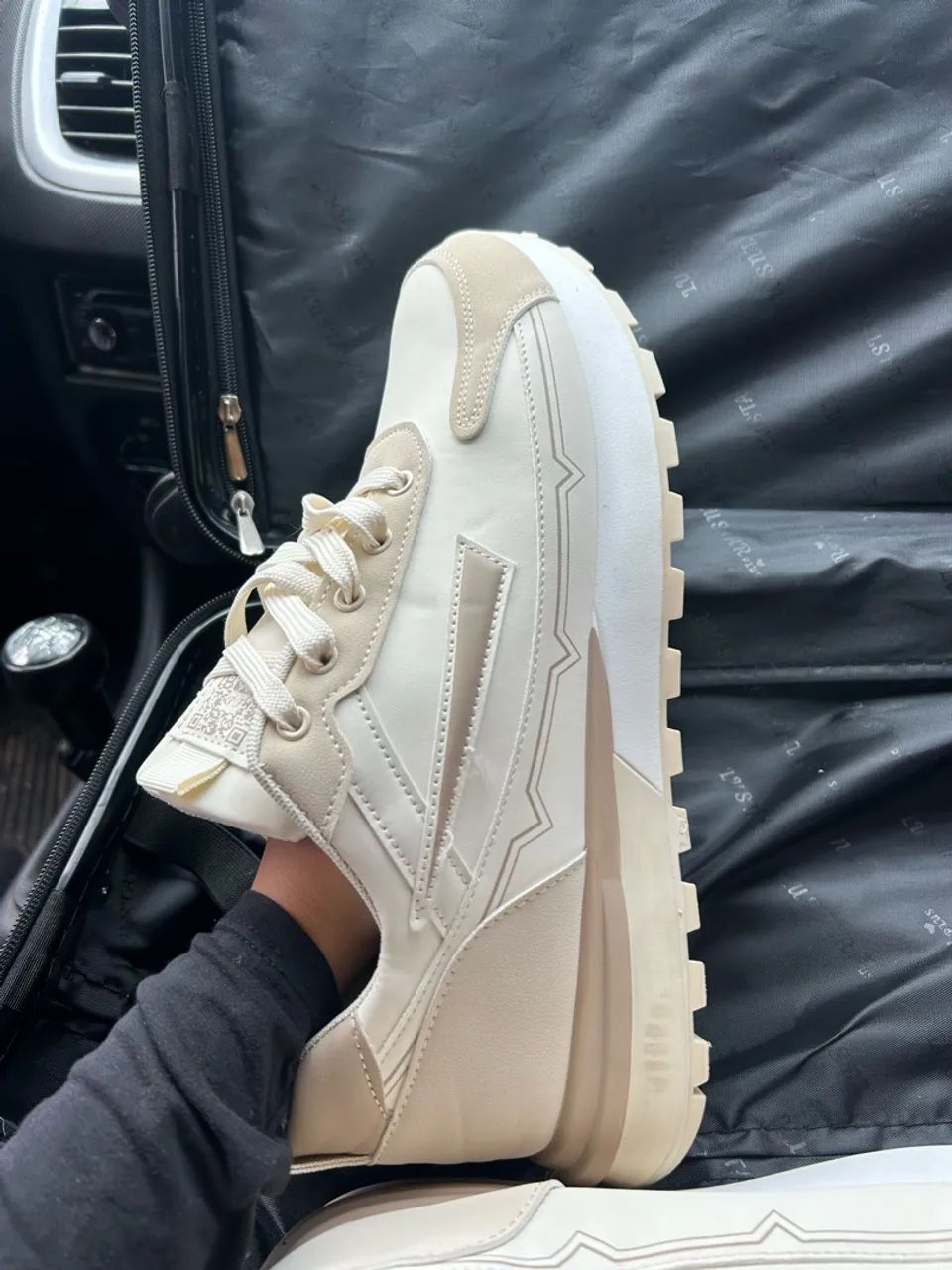 Tênis off white - bege  - Foto 2