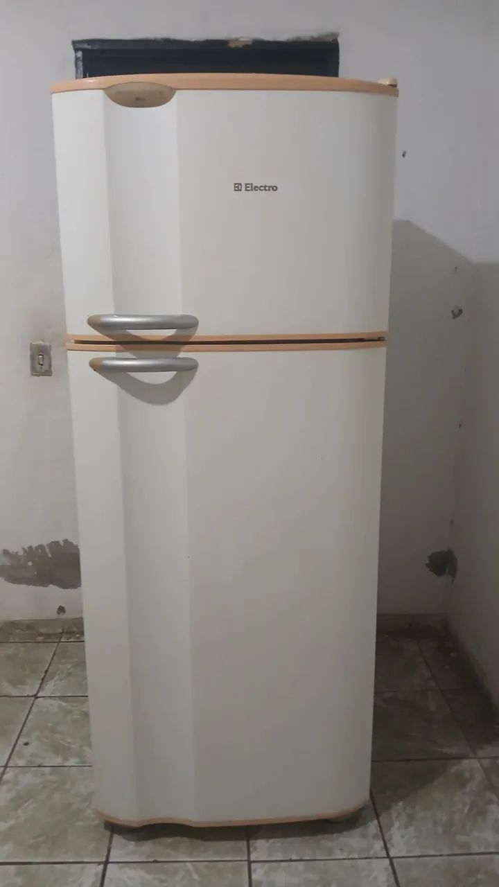 Geladeira duplex. Funciona perfeitamente em cima e em baixo