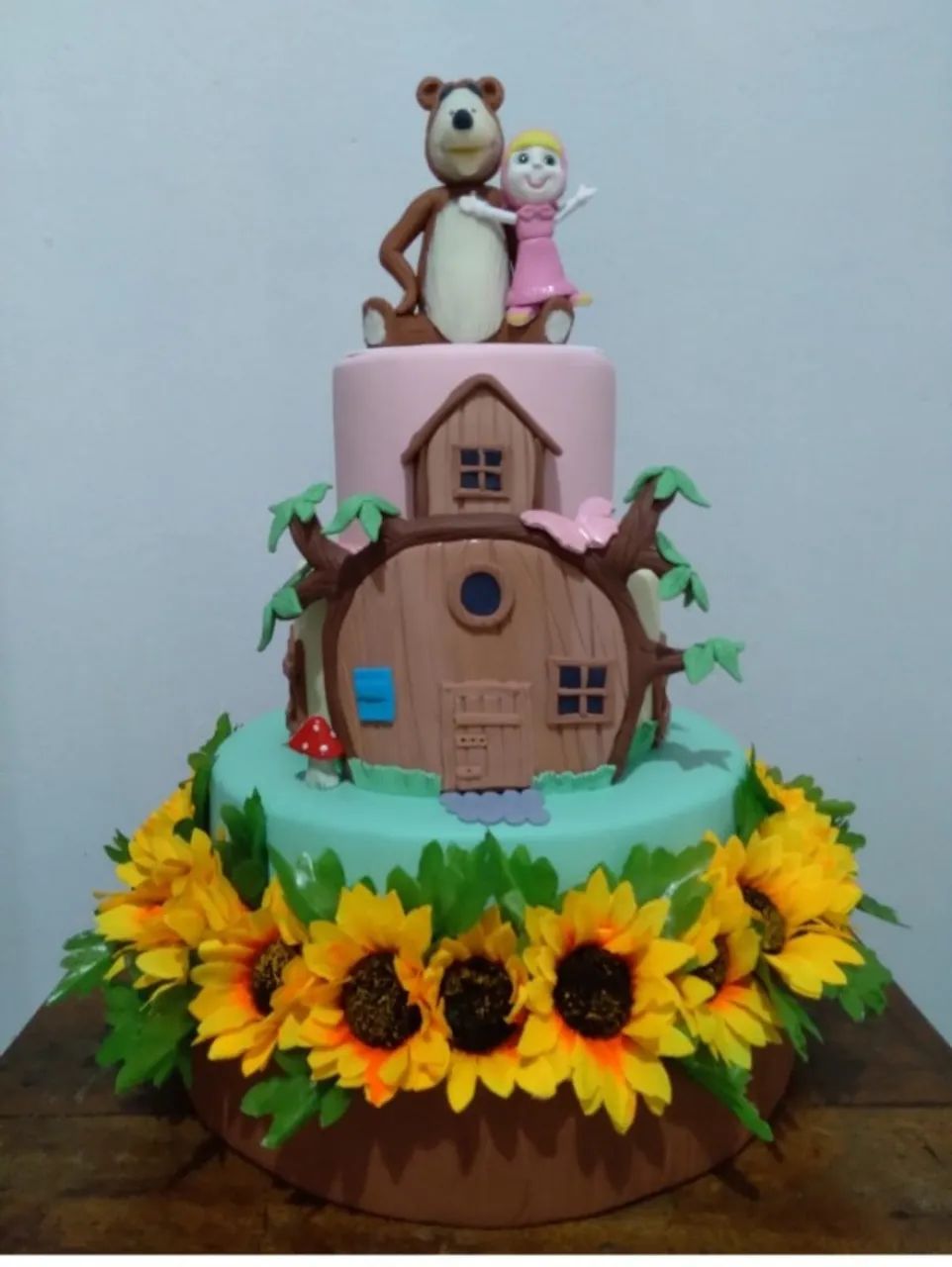 Locação bolo Marsha e Urso de biscuit