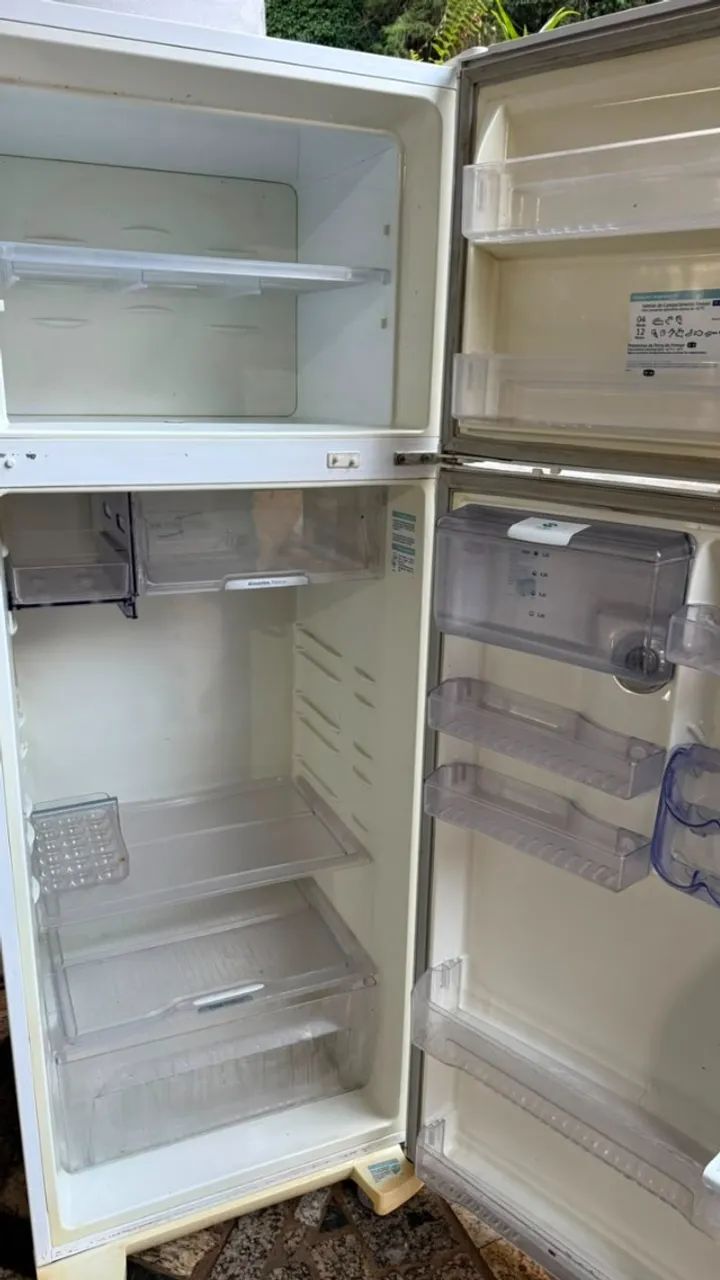 Geladeira Electrolux semi nova, perfeito estado, funcionando perfeitamente!